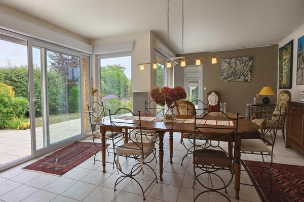 Maison de charme aux multiples possibilités, à  quelques minutes du centre ville