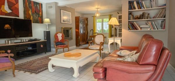 Maison de charme aux multiples possibilités, à  quelques minutes du centre ville