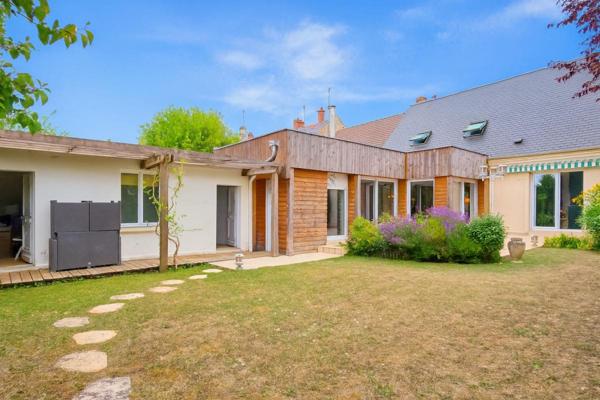 Maison de charme aux multiples possibilités, à  quelques minutes du centre ville