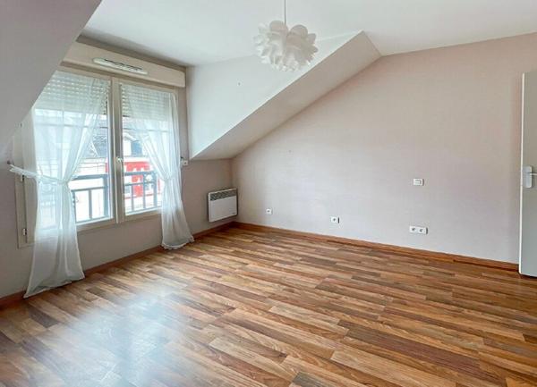 Appartement à louer    3 pièces •  Albert