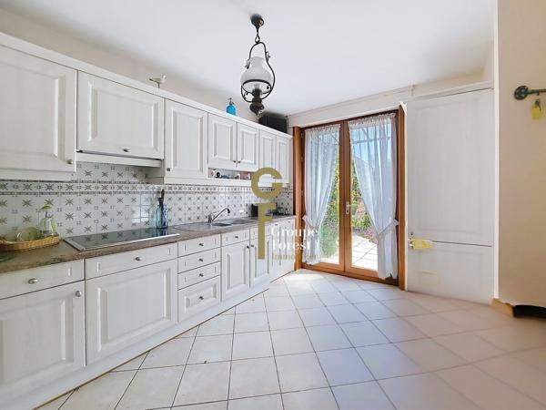 MAISON 1930 SEMI INDIVIDUELLE AVEC GARAGE