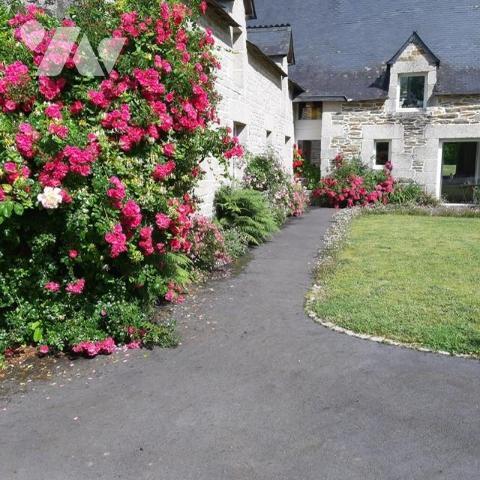 PONTIVY (56) 7 pièces avec jardin