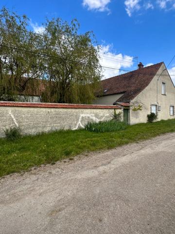 Propriete, ensemble de 2 maisons et dépendances proche de SEMUR EN AUXOIS (21)