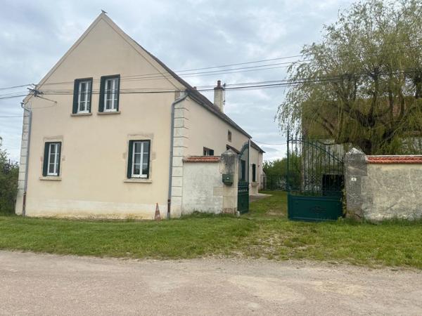 Propriete, ensemble de 2 maisons et dépendances proche de SEMUR EN AUXOIS (21)
