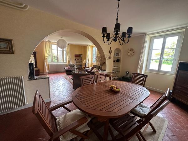 Propriete, ensemble de 2 maisons et dépendances proche de SEMUR EN AUXOIS (21)