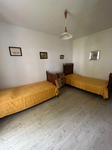 Propriete, ensemble de 2 maisons et dépendances proche de SEMUR EN AUXOIS (21)