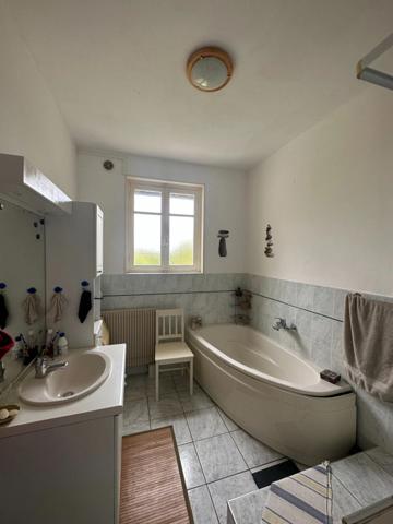 Propriete, ensemble de 2 maisons et dépendances proche de SEMUR EN AUXOIS (21)