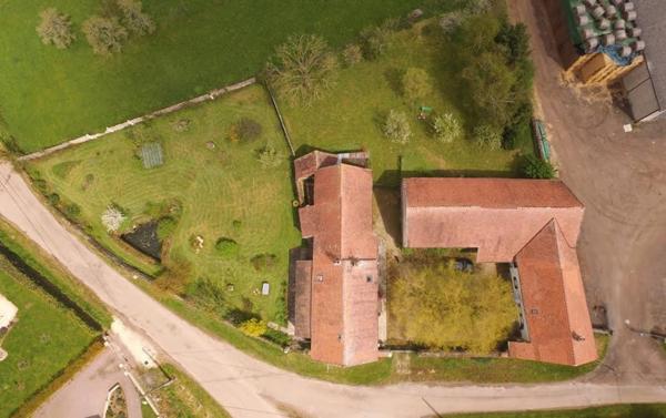 Propriete, ensemble de 2 maisons et dépendances proche de SEMUR EN AUXOIS (21)