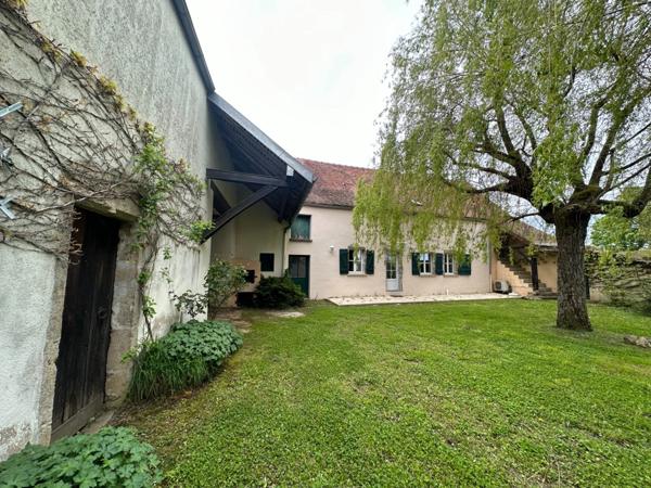 Propriete, ensemble de 2 maisons et dépendances proche de SEMUR EN AUXOIS (21)