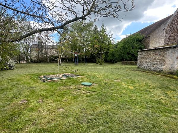 Propriete, ensemble de 2 maisons et dépendances proche de SEMUR EN AUXOIS (21)