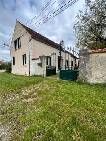 Propriete, ensemble de 2 maisons et dépendances proche de SEMUR EN AUXOIS (21)