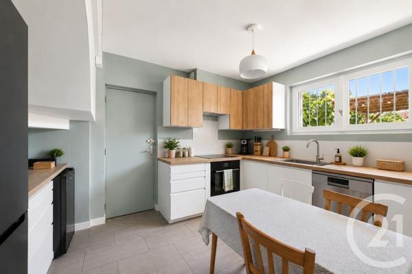 Maison à vendre  4 pièces - 89,02 m 2   BRUGES  - 33
