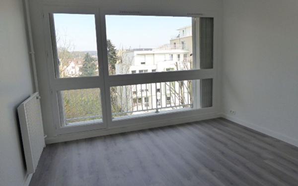 Appartement à louer    1 pièce • 26,83 m2 Viroflay