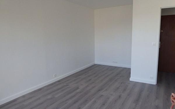 Appartement à louer    1 pièce • 26,83 m2 Viroflay