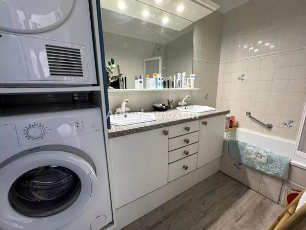 Vente                                                      Appartement
                        
                     3 pièces                      50 m2                     à Sainte-Maxime