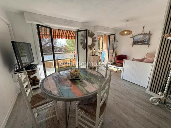 Vente                                                      Appartement
                        
                     3 pièces                      50 m2                     à Sainte-Maxime
