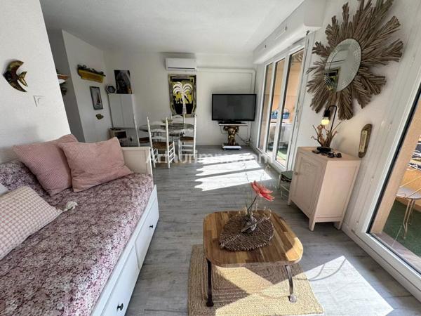 Vente                                                      Appartement
                        
                     3 pièces                      50 m2                     à Sainte-Maxime