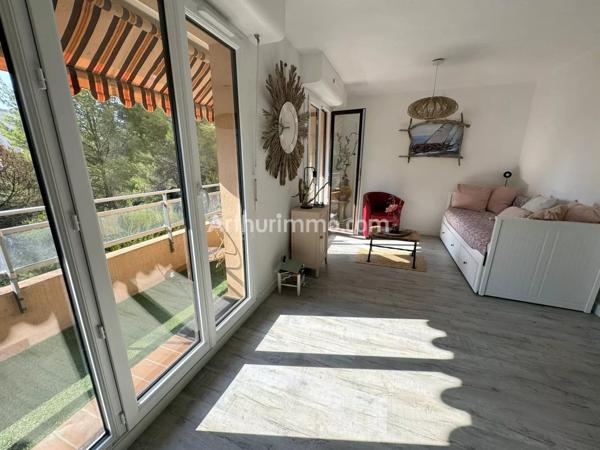 Vente                                                      Appartement
                        
                     3 pièces                      50 m2                     à Sainte-Maxime