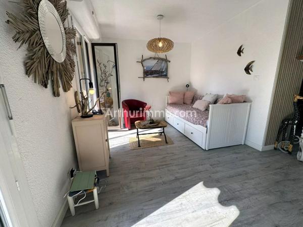 Vente                                                      Appartement
                        
                     3 pièces                      50 m2                     à Sainte-Maxime