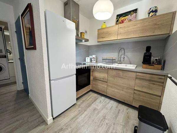 Vente                                                      Appartement
                        
                     3 pièces                      50 m2                     à Sainte-Maxime