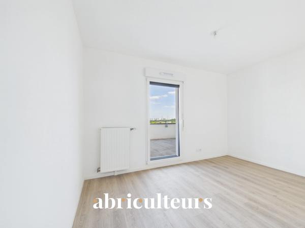 Appartement familial T5 de 91 m² avec terrasses et parkings Colombes (92700)