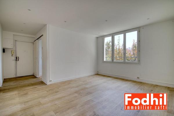 Appartement familial 5 pièces de 81 m² avec parking et une cave.