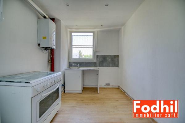 Appartement familial 5 pièces de 81 m² avec parking et une cave.
