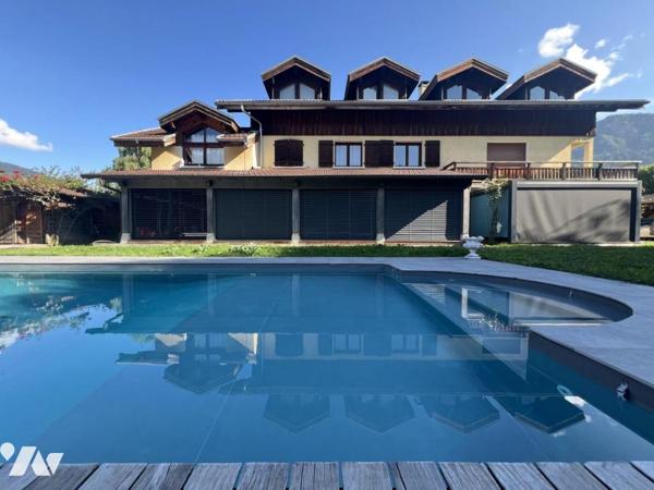 Vaste propriété composée de 3 appartements indépendants