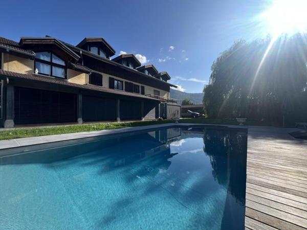 Vaste propriété composée de 3 appartements indépendants