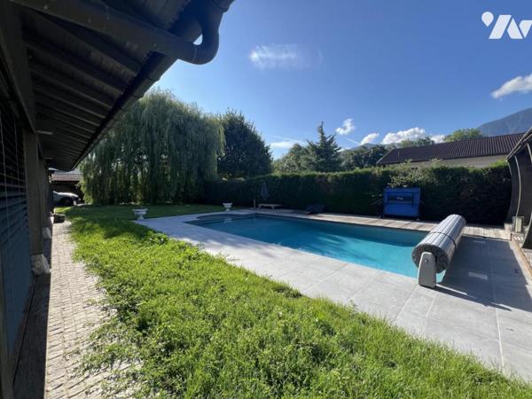 Vaste propriété composée de 3 appartements indépendants