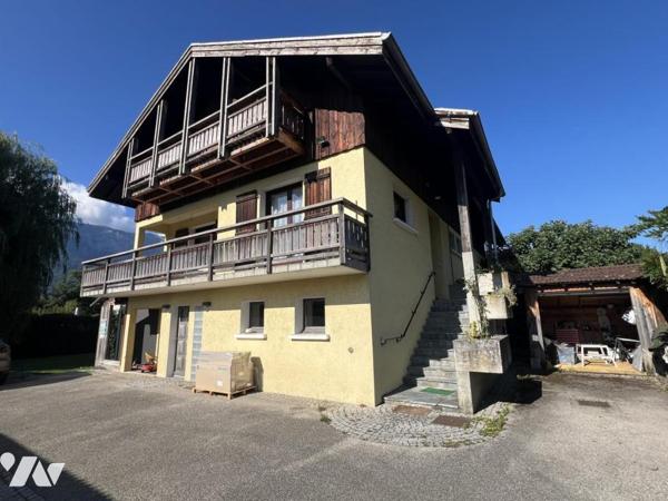 Vaste propriété composée de 3 appartements indépendants