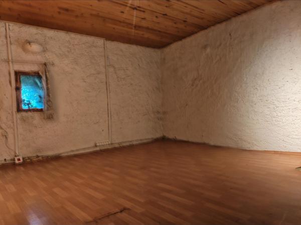 Maison en pierre de caractère à rénover – Centre-ville de DAMPARIS ( JURA )