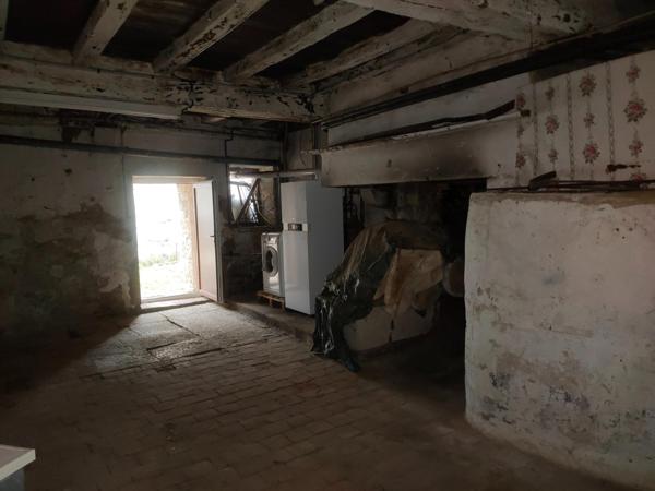 Maison en pierre de caractère à rénover – Centre-ville de DAMPARIS ( JURA )