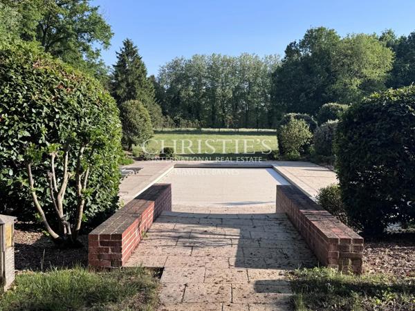 Une magnifique demeure avec de charmantes dépendances, nichée au cœur d’un domaine privé et luxuriant de 6 hectares