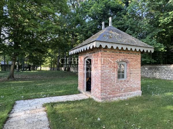 Une magnifique demeure avec de charmantes dépendances, nichée au cœur d’un domaine privé et luxuriant de 6 hectares