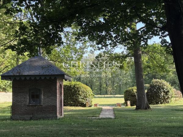 Une magnifique demeure avec de charmantes dépendances, nichée au cœur d’un domaine privé et luxuriant de 6 hectares