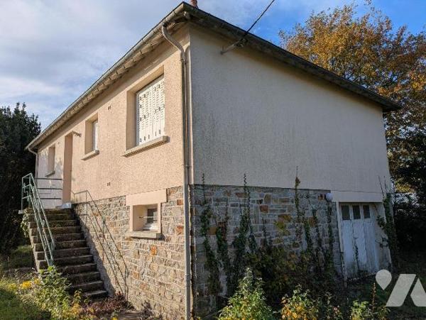 GUICHEN  - Sortie agglomération - Maison à rénover comprenant un sous-sol complet - Au rez de c...