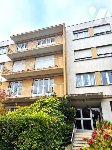 Appartement en dernier étage avec blacon