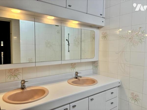 Appartement en dernier étage avec blacon