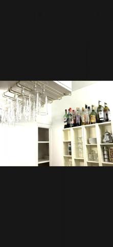 RESTAURANT CLE EN MAIN AVEC 2 STUDIOS MEUBLÉS