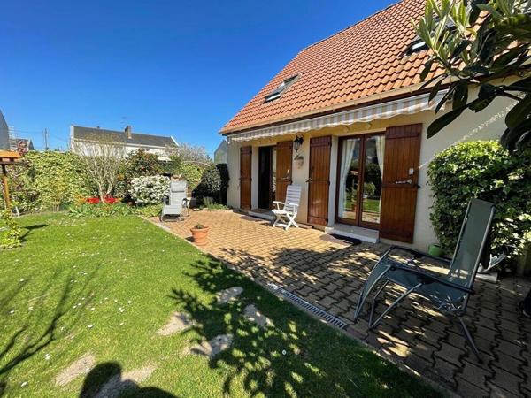 NANTES - Spacieuse maison traditionnelle située au calme de son impasse. 4 chambres, grand garage et joli jardin clos.