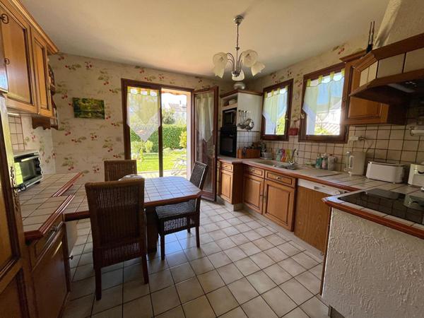 NANTES - Spacieuse maison traditionnelle située au calme de son impasse. 4 chambres, grand garage et joli jardin clos.