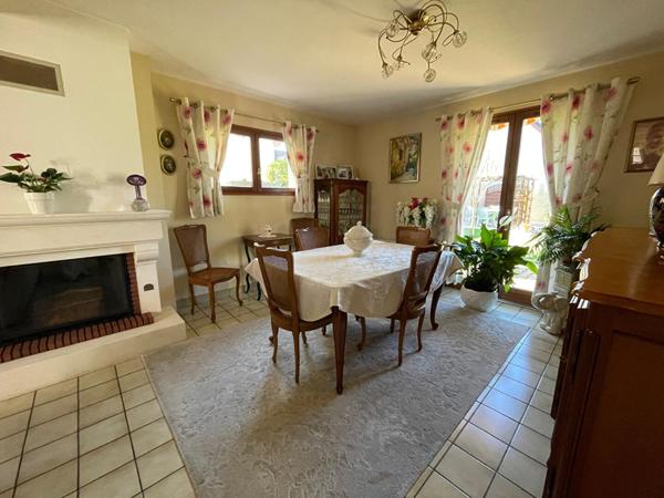 NANTES - Spacieuse maison traditionnelle située au calme de son impasse. 4 chambres, grand garage et joli jardin clos.