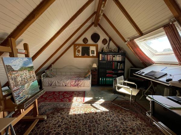 NANTES - Spacieuse maison traditionnelle située au calme de son impasse. 4 chambres, grand garage et joli jardin clos.