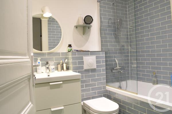 Appartement T3 à vendre  3 pièces - 54,39 m 2   PARIS  - 75010