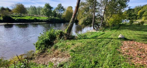 Au calme beau terrain de loisirs bord rivière