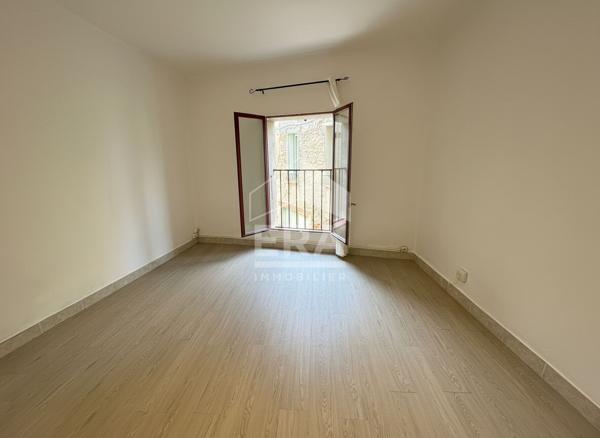 Maison de charme avec garage et terrasse à vendre à Baixas