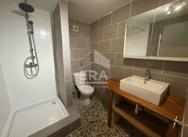 Maison de charme avec garage et terrasse à vendre à Baixas