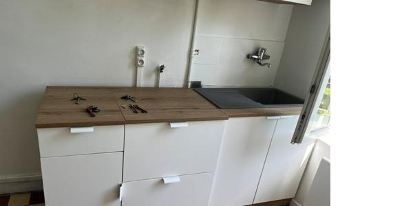 oli F3 de 50 m² bien situé à SENS en rez de chaussée d'une petite copropriété avec jardinet.