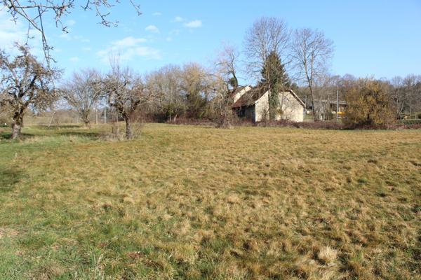 A vendre  terrain à bâtir  POUR DEUX LOTS surface totale 2339 m² (73240 Saint Maurice de Rotherens)
